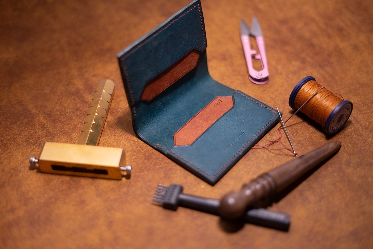 Minimalist Bi-fold Wallet - Crafune