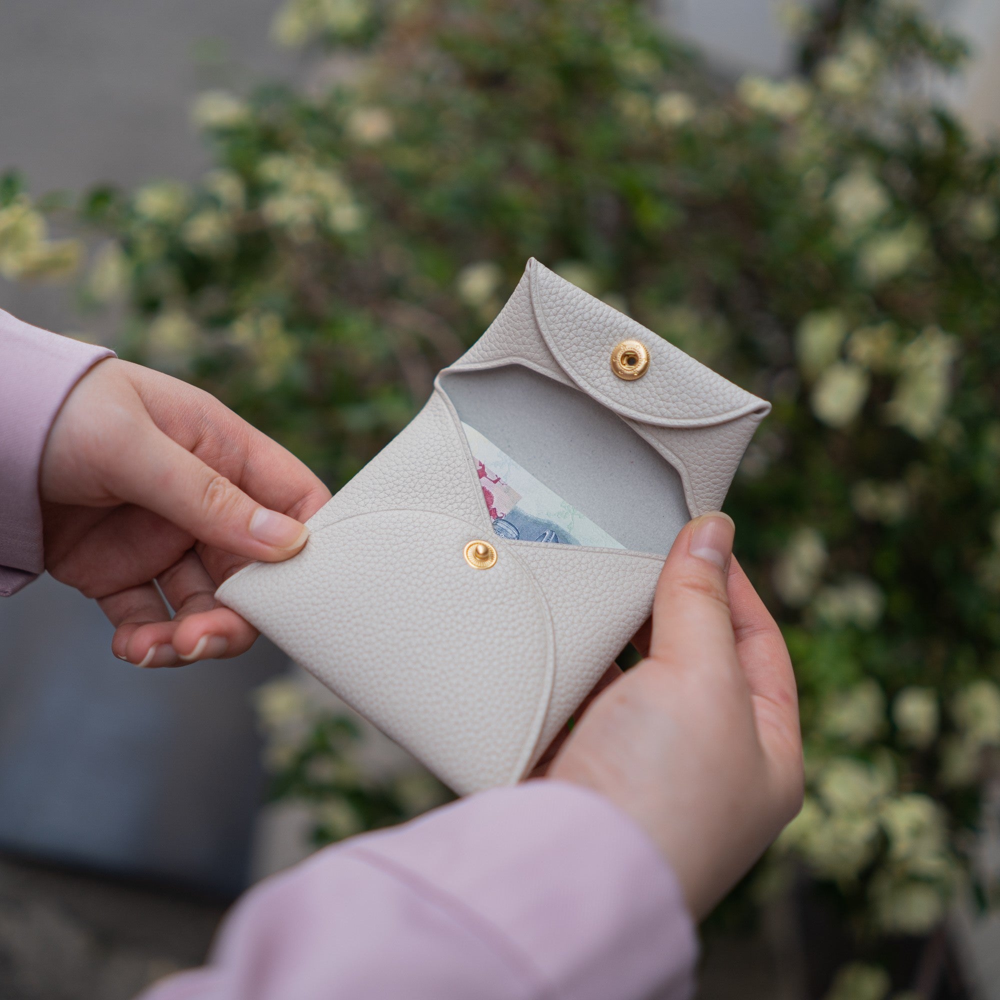 Snap Pouch - White Choco