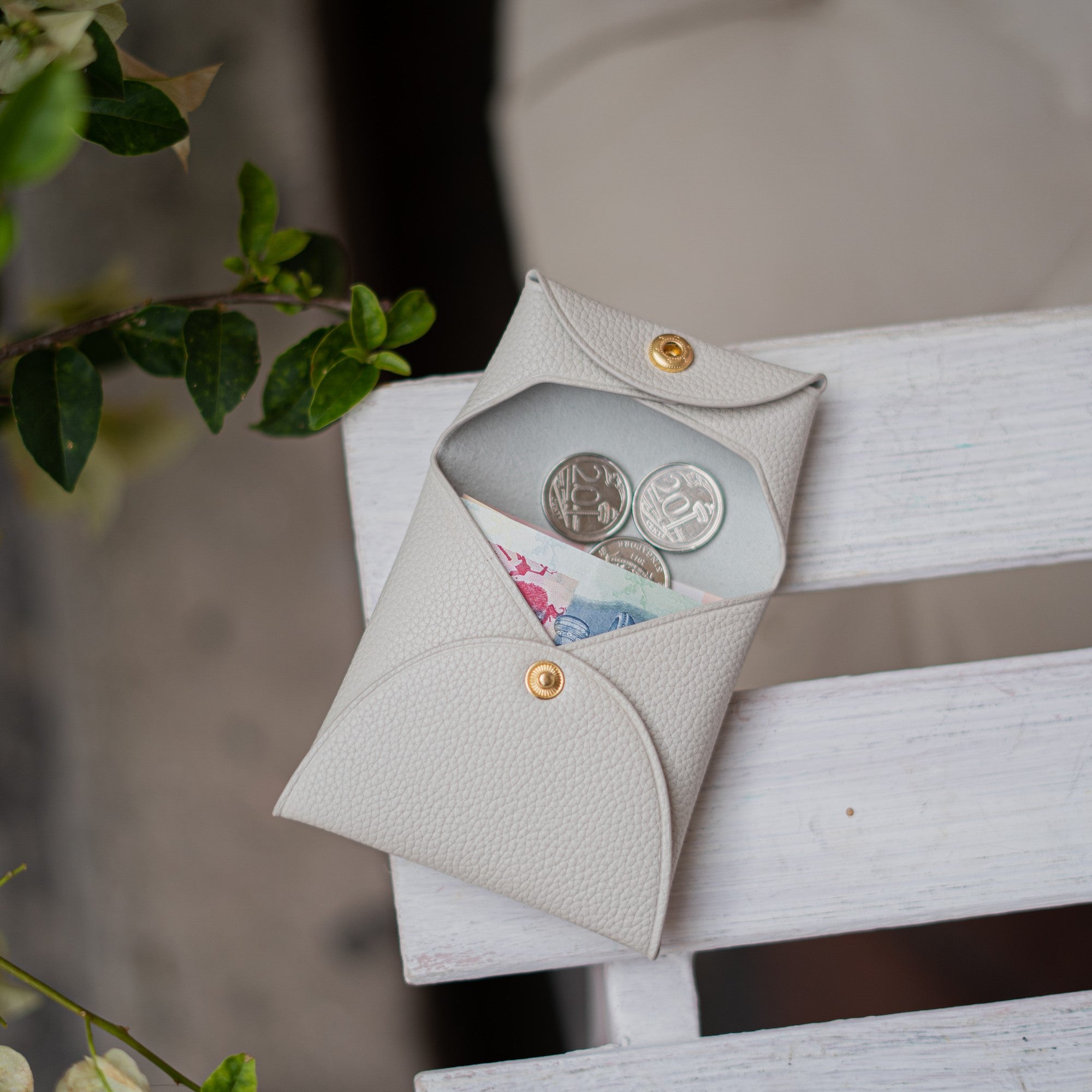 Snap Pouch - White Choco